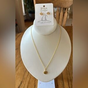 Halloween Gold Tone 18 inch Pumpkin Necklace and Stud Earrings Set